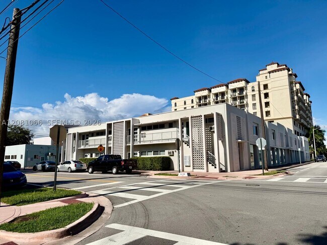 Building Photo - 100 Madeira Ave Unit 7