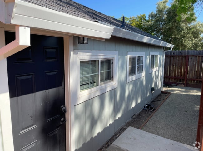 Building Photo - 210A Marshall Ave Rental