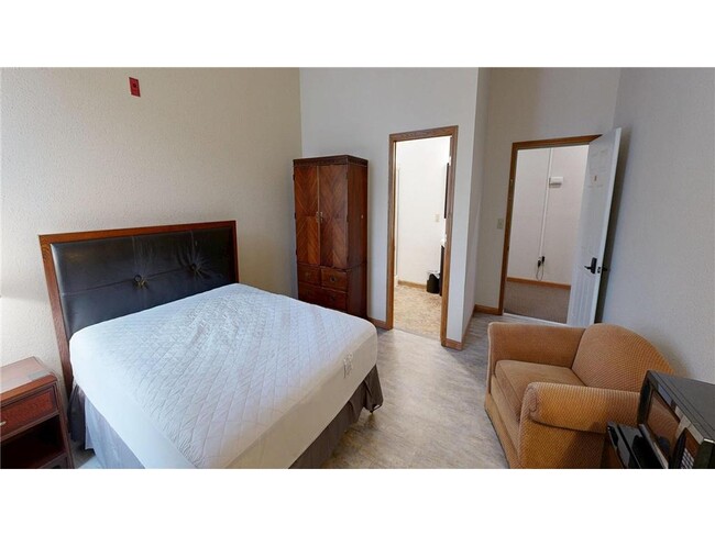 Photo - 542 Benson Ave SW Unit ensuite 116
