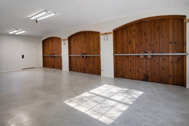 Photo - 20250 Vineyard Ln