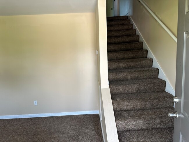 Photo - 105 Chesapeake Ct