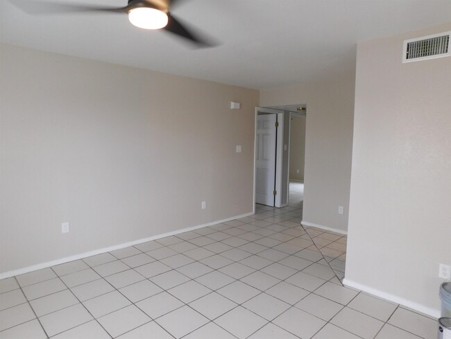 Photo - 105 Rockwell Way