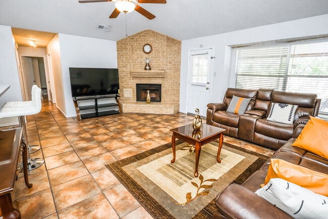 Photo - 6039 John Chapman