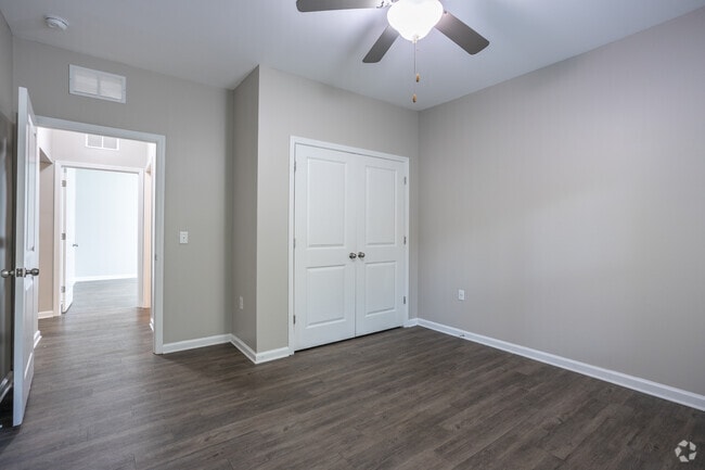 3BR, 2BA - 1,180 SF