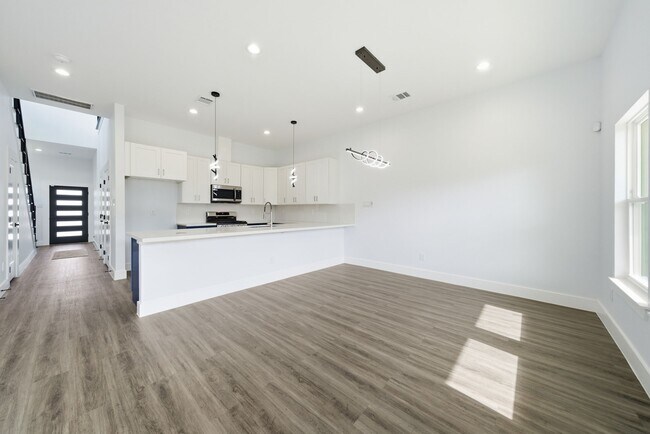 Photo - 1015 Ellington St