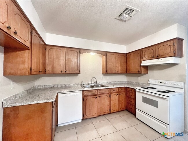 Photo - 1792 Kuehler Ave