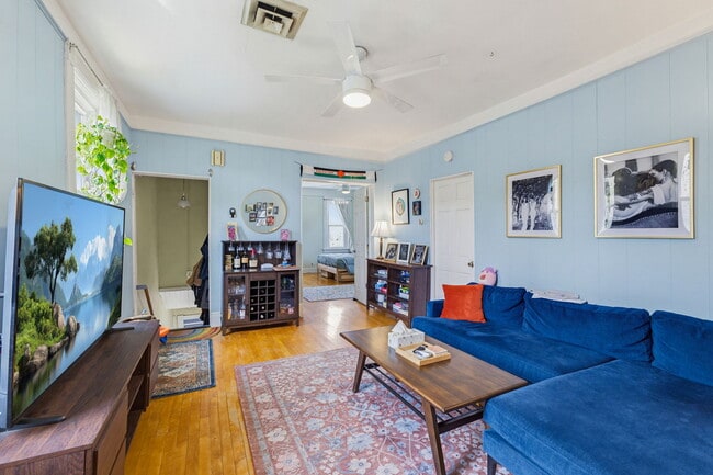 2350 S Lenox St Unit 2352 S Lenox St