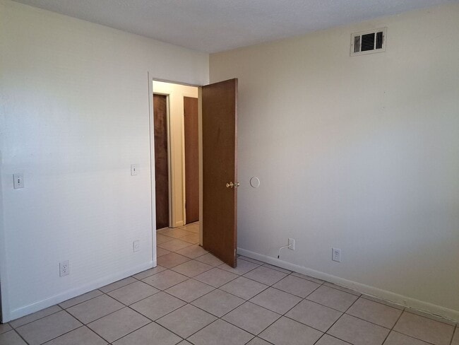 Photo - 3704 E 11th St Unit 3704 E 11th St, #B