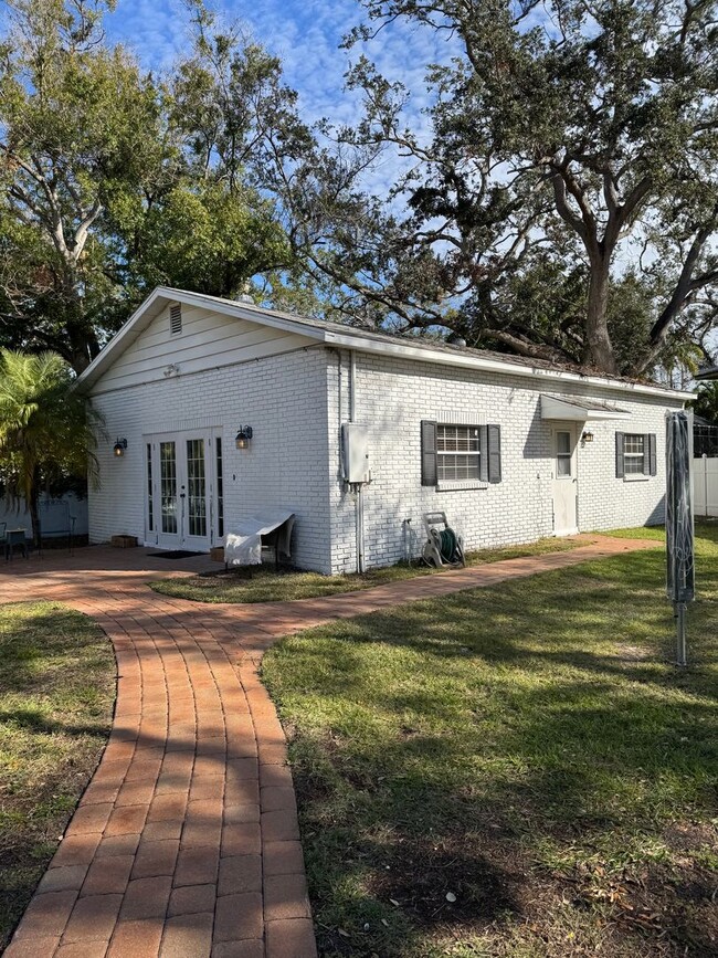 Ballast Point Carriage House - Ballast Point Carriage House