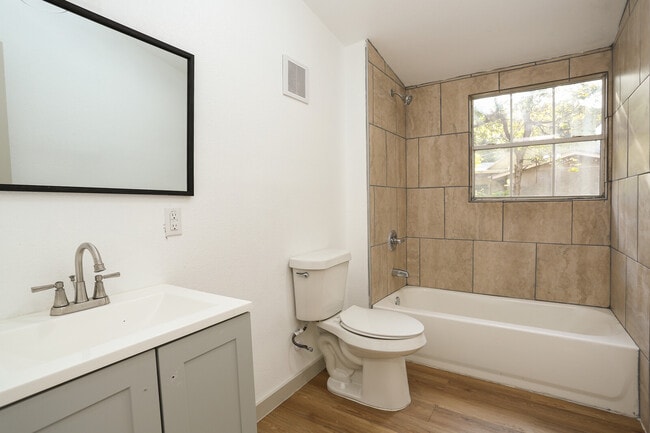 Building Photo - 2004 Monterey St Unit 2