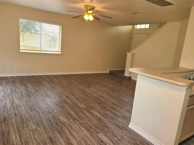 Photo - 806 Sagewood Trail