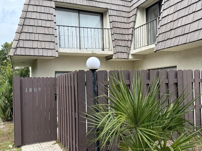 Building Photo - 1809 N Congress Ave