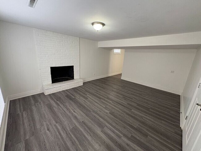 Photo - 7415 Willow Ave