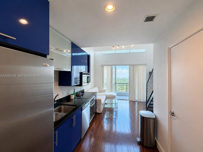 Building Photo - 60 SW 13th St Unit 2613