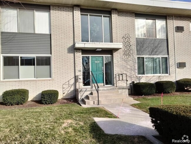 Building Photo - 4830 Briarwood Ave Unit D2 Rental