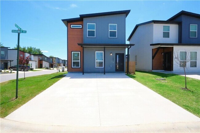 - Featherston Village - Modern Living- 1/2... - - Featherston Village - Modern Living- 1/2... House