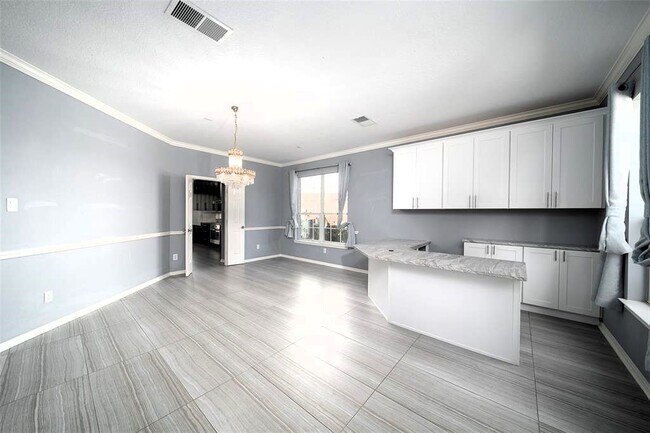 Photo - 4911 Russett Ln