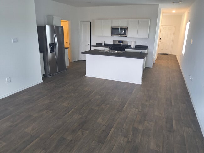 Photo - Room in House on Arnold Lp