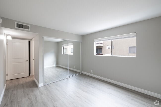 2BR, 2BA - 890SF - Bedroom