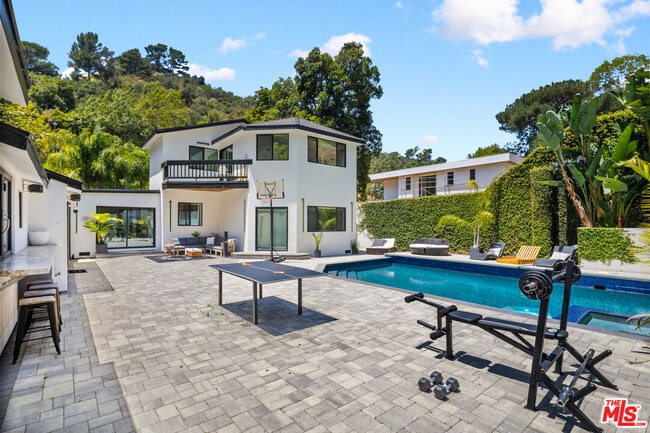 1750 N Beverly Glen Blvd