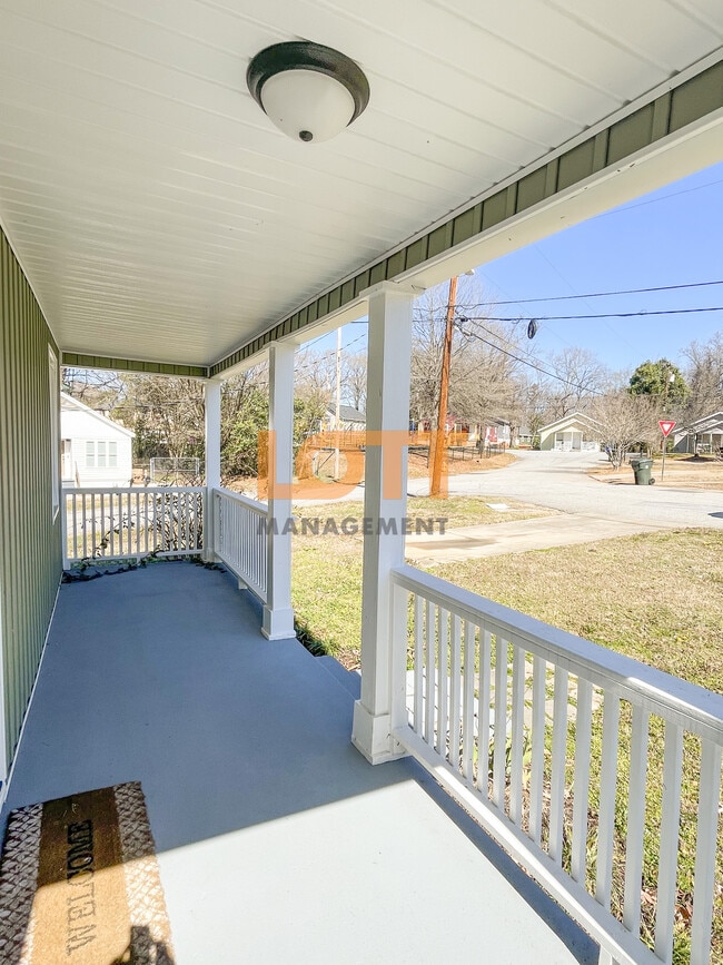 Photo - 1 Hollywood Cir