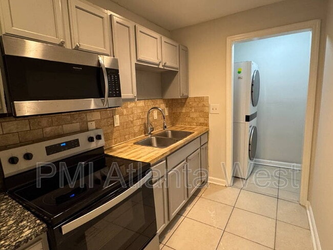 Photo - 1796 Spring St NW