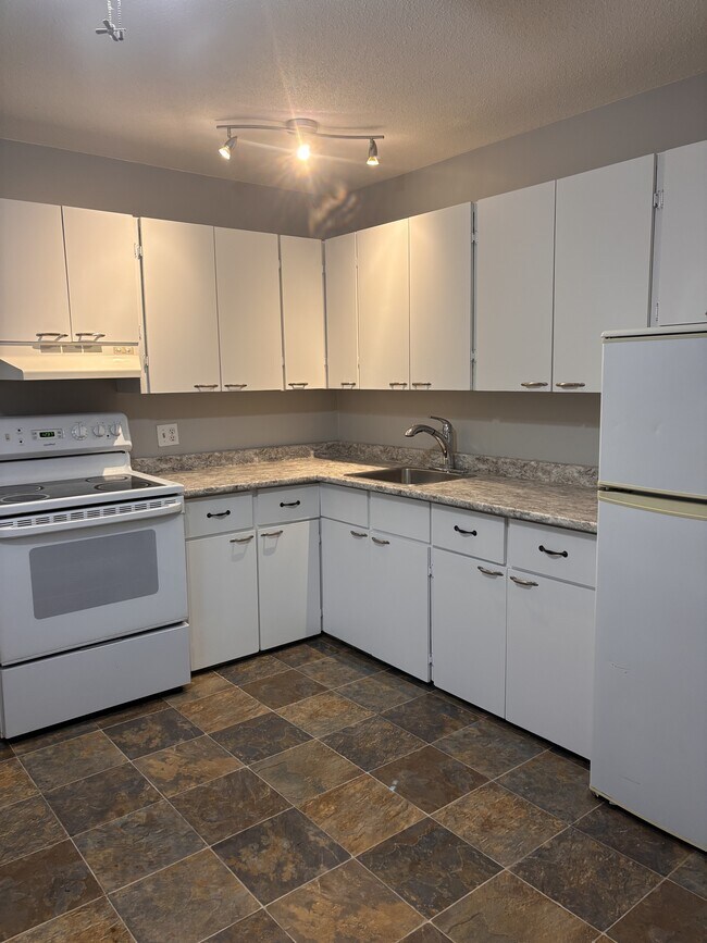 Photo - 1900-3001900 Strathcona Ave