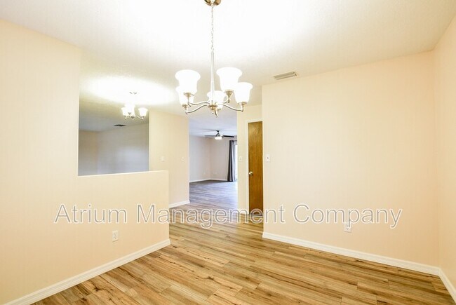 Photo - 1318 Kewannee Trail