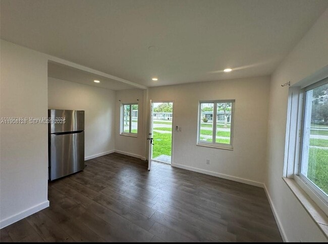 Photo - 17175 NE 19th Ave Unit 6