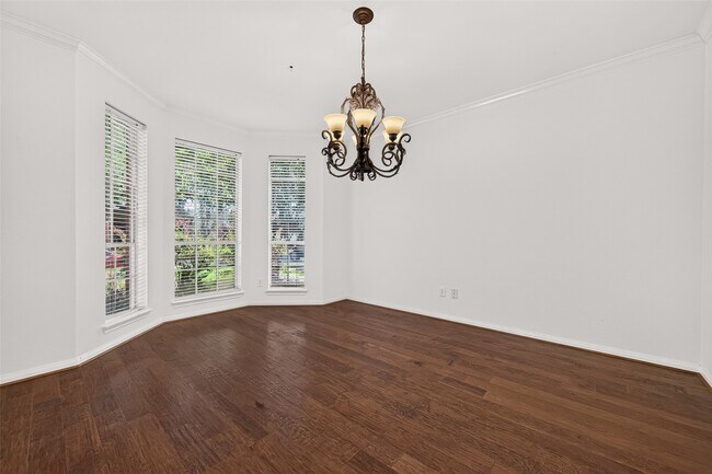 Photo - 2710 Five Oaks Dr