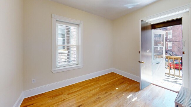Photo - 2 Bedroom Split on Beacon St. No brokers F...