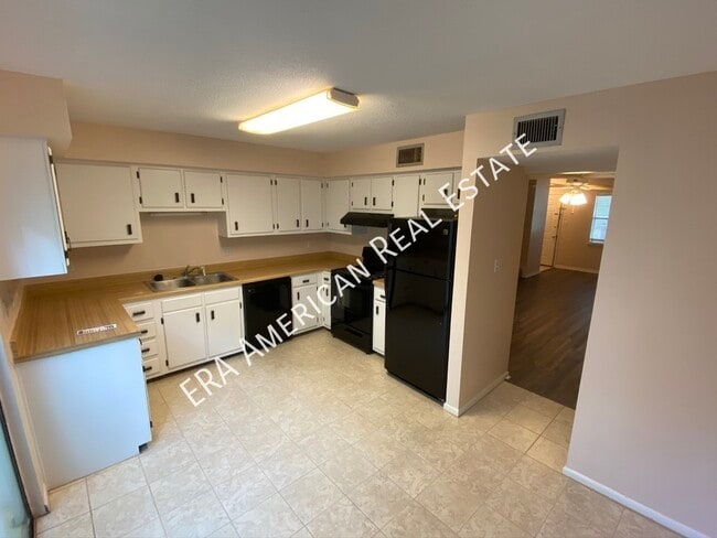 Photo - 532 Parkview Rd NW