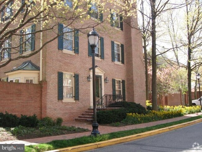 Building Photo - 4401 Westover Pl NW Rental