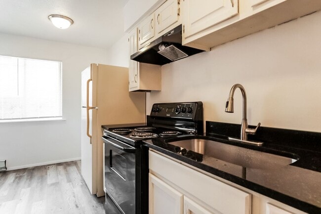 Photo - 33rd W Ave Apartments (A) Unit A4