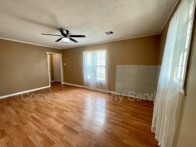 Photo - 2714 Windsor Ave