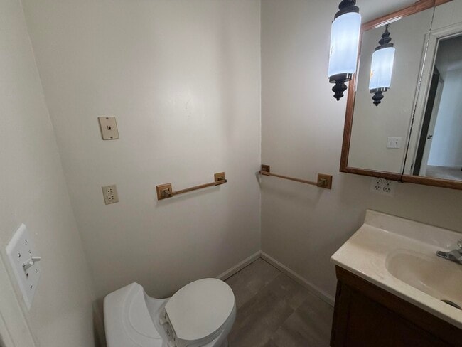 Photo - 23609-2 N 1800-E