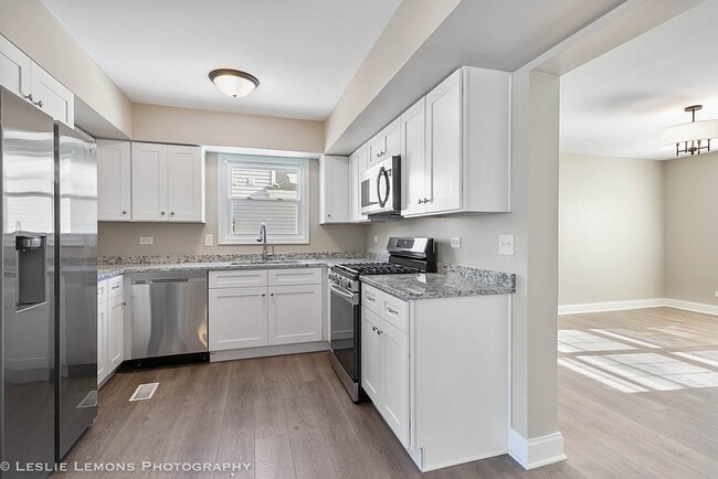 Photo - 2970 Middlebury Ct W