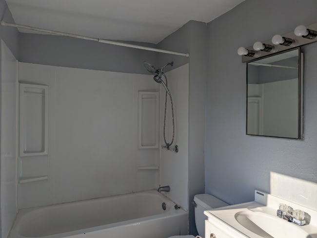 Photo - 2707 W 1st St