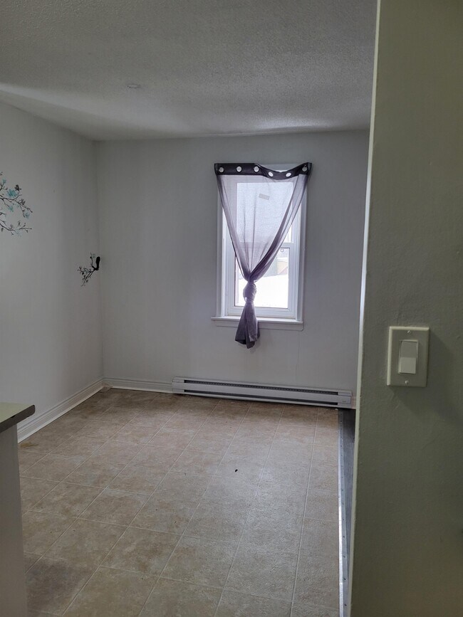 Photo - 262 Frood Rd Unité 3