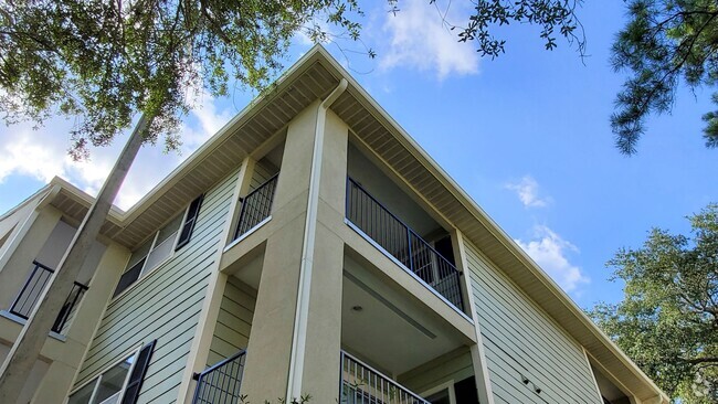 Building Photo - FOR RENT 1 bed 1 bath upper floor with bal... Rental
