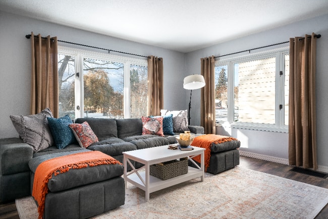 Photo - 925 3rd Ave W