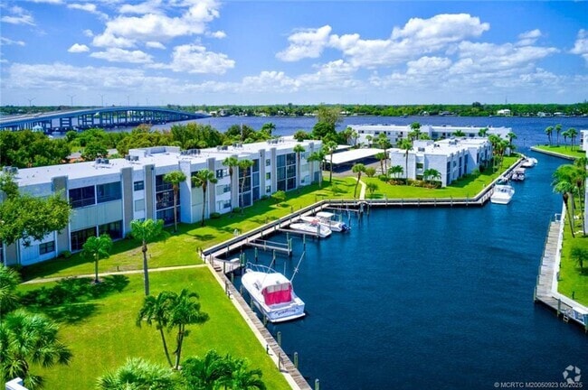 Building Photo - 1950 SW Palm City Rd Unit 3-105 Rental