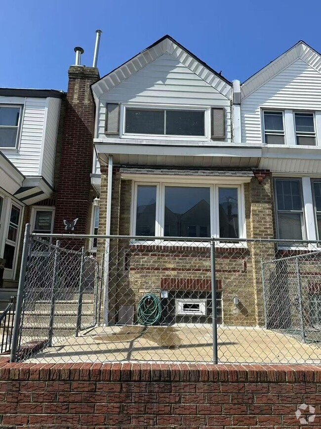 Building Photo - Newly Renovated 3 Bedroom and 1 Bathroom T... Rental