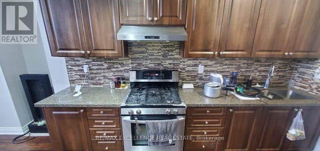 Photo - 28 Midsummer Dr