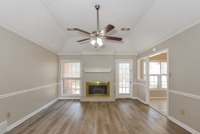 Photo - 951 Cully Rd