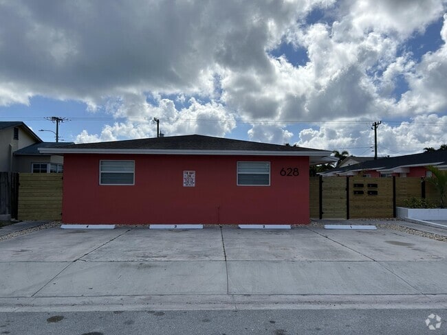 Building Photo - 628 N M St Rental