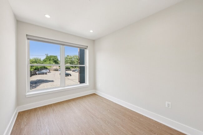 Photo - 2134 Wisconsin Ave NW