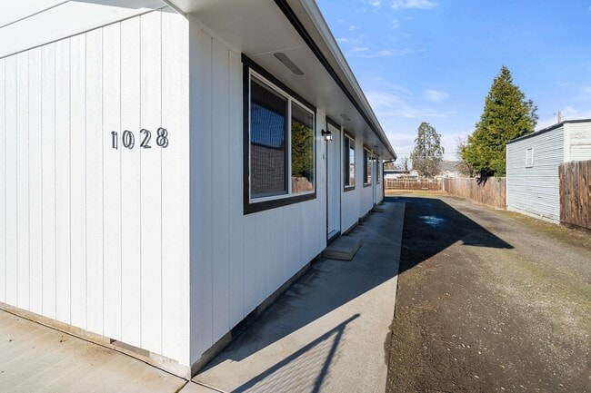 Photo - 1028 W 11th St Unit A