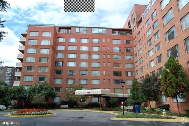 Building Photo - 1111 Arlington Blvd Unit 723 Rental