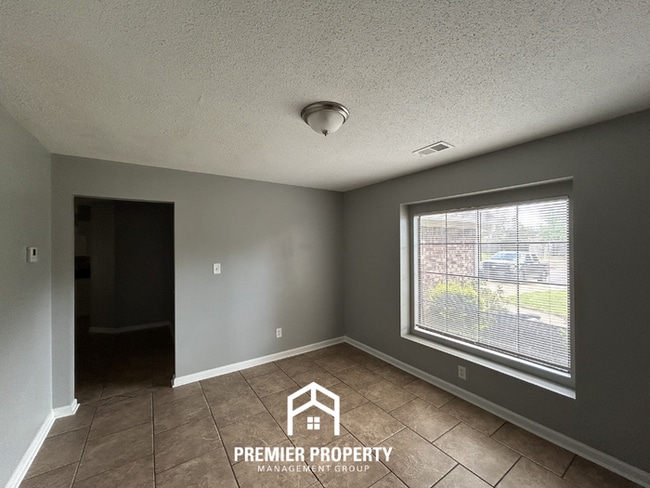 Photo - Massive 5BR/3BA Estate in 38125 | 2,700+ SQ FT, Vaulted Ceilings & Tile Floors